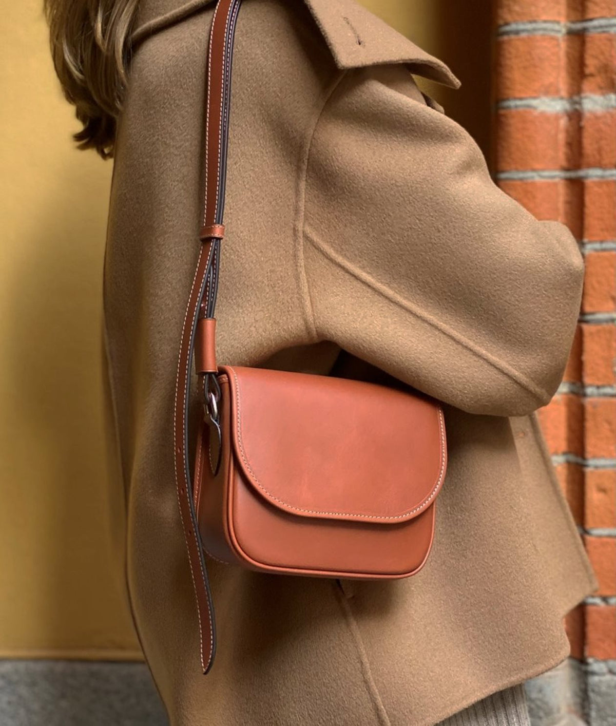 Liten Sling Bag Cognac